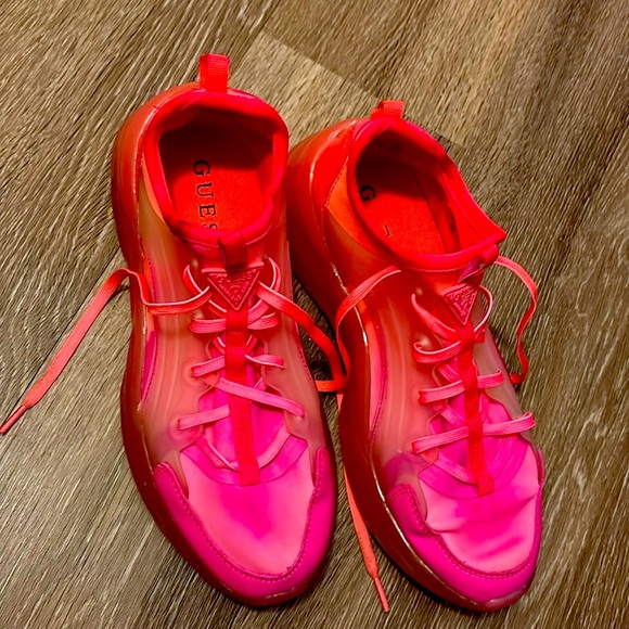 Guess Women’s Vibrant Red Sneakers Size 7.5 - Picture 9 of 14